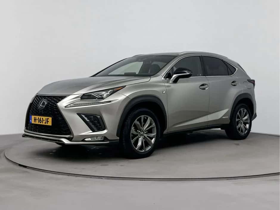 Lexus NX (2020) — foto 1