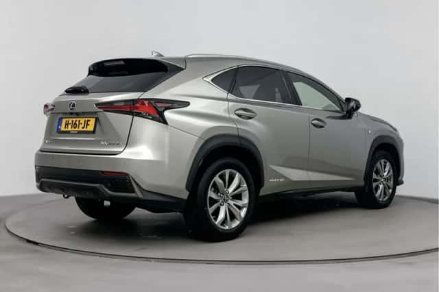 Lexus NX (2020) thumbnail 2