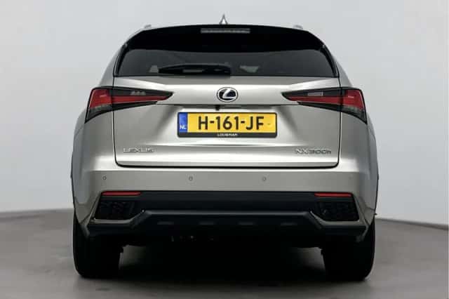 Lexus NX (2020) thumbnail 22