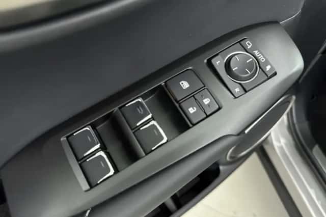 Lexus NX (2020) thumbnail 23