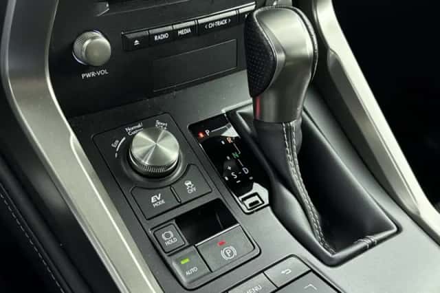 Lexus NX (2020) thumbnail 28