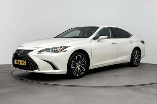 Lexus ES (2024)