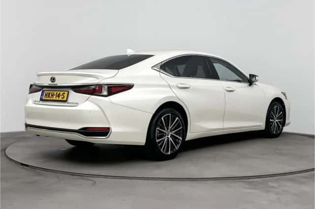 Lexus ES (2024) thumbnail 2