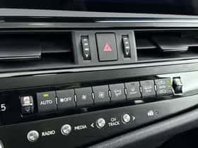 Lexus ES (2024) thumbnail 15