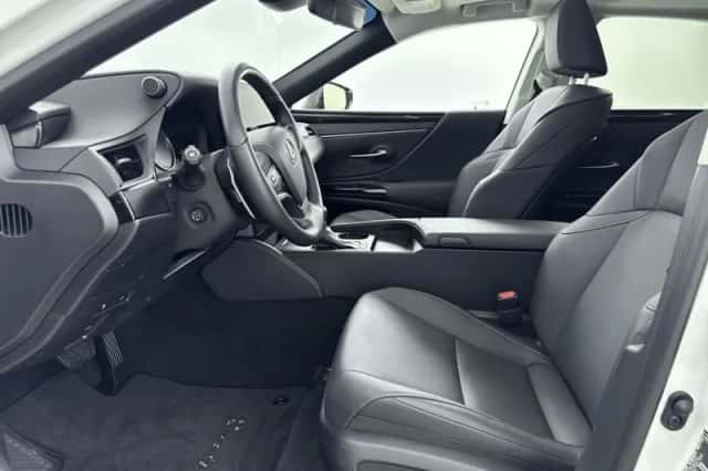 Lexus ES (2024) thumbnail 17