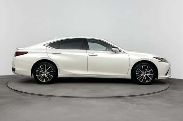 Lexus ES (2024) thumbnail 20