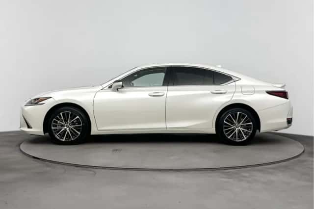 Lexus ES (2024) thumbnail 3