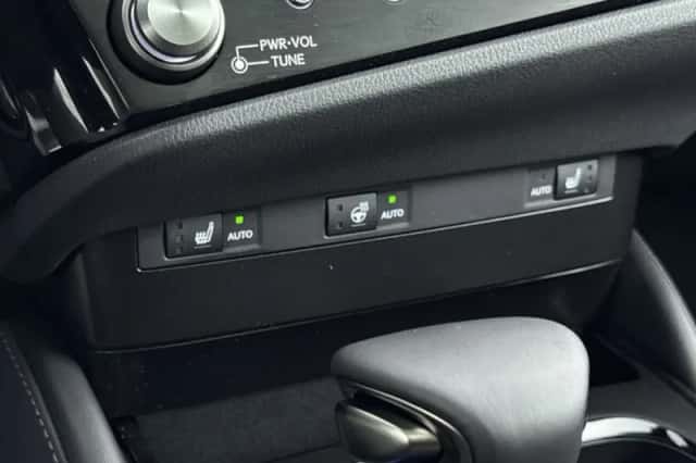 Lexus ES (2024) thumbnail 32