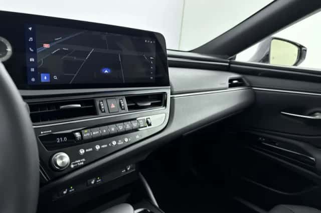 Lexus ES (2024) thumbnail 8