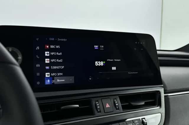 Lexus ES (2024) thumbnail 9