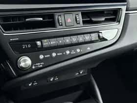 Lexus ES (2024) thumbnail 10