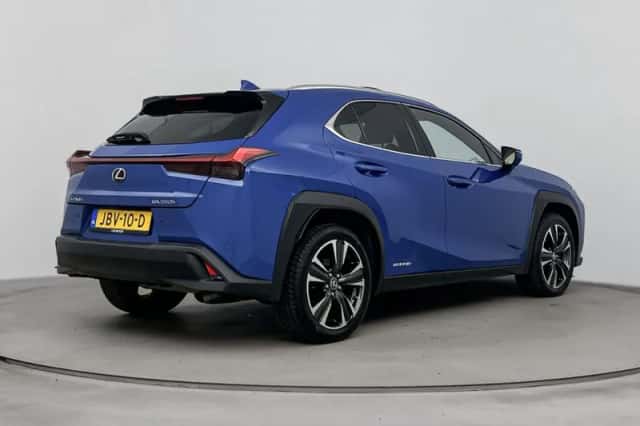 Lexus UX (2020) thumbnail 2