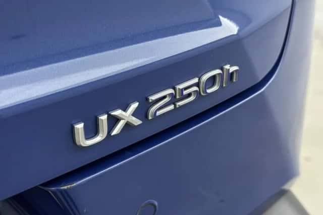 Lexus UX (2020) thumbnail 20