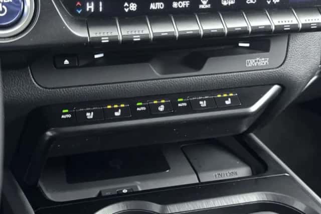Lexus UX (2020) thumbnail 25