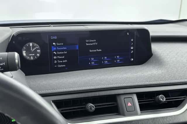 Lexus UX (2020) thumbnail 8