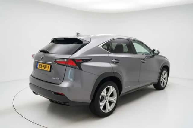 Lexus NX (2017) thumbnail 2