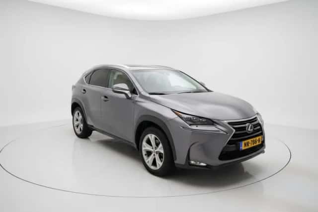 Lexus NX (2017) thumbnail 3
