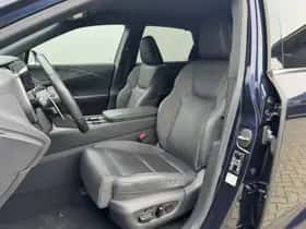 Lexus RX (2023) thumbnail 9
