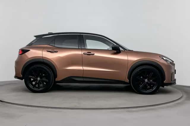 Lexus LBX (2024) thumbnail 11