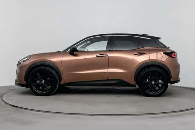 Lexus LBX (2024) thumbnail 3