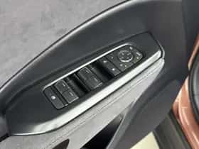 Lexus LBX (2024) thumbnail 21