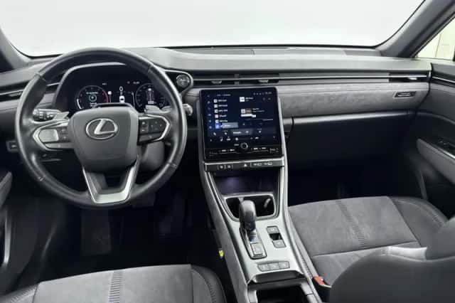 Lexus LBX (2024) thumbnail 4