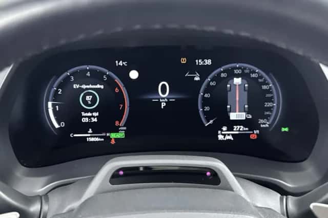 Lexus LBX (2024) thumbnail 5