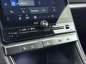 Lexus LBX (2024) thumbnail 9