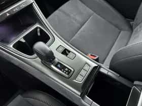 Lexus LBX (2024) thumbnail 10