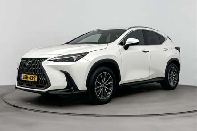 Lexus NX (2022)