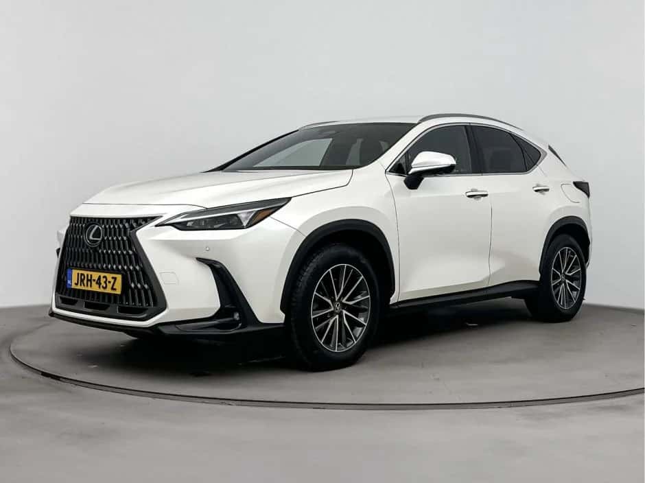 Lexus NX (2022) — foto 1