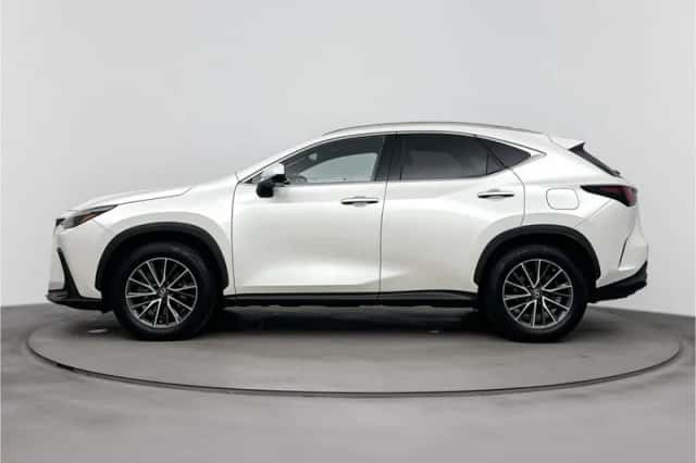 Lexus NX (2022) thumbnail 3