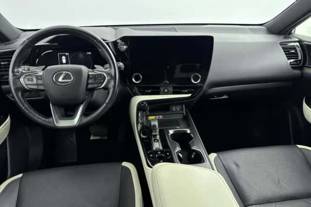 Lexus NX (2022) thumbnail 4