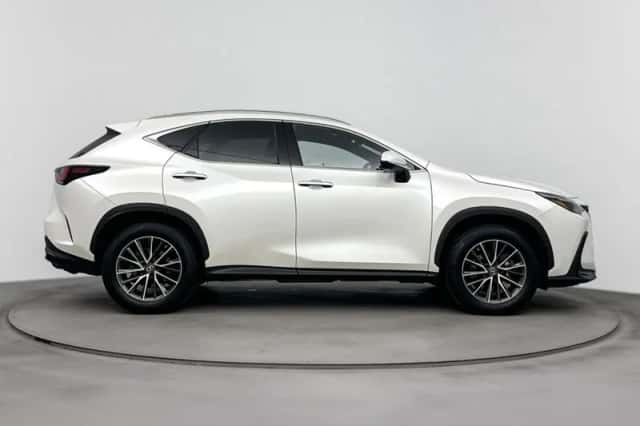 Lexus NX (2022) thumbnail 9