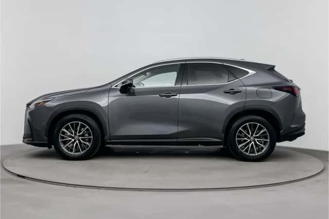 Lexus NX (2022) thumbnail 3