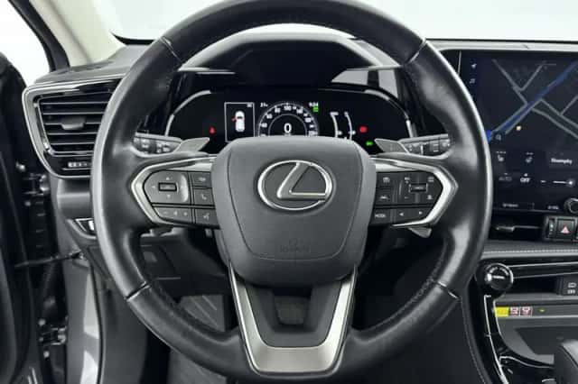 Lexus NX (2022) thumbnail 4