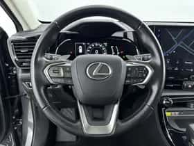 Lexus NX (2022) thumbnail 4