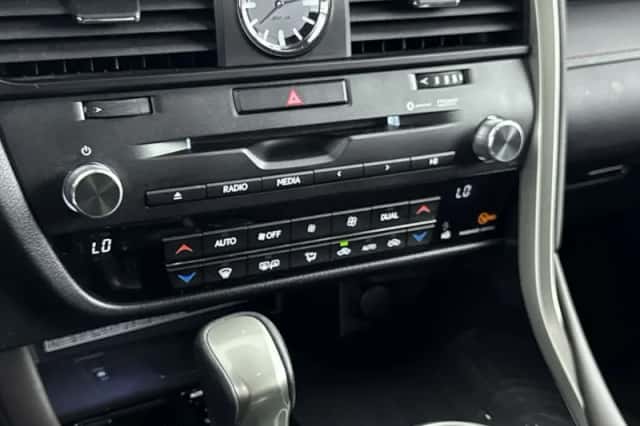 Lexus RX (2019) thumbnail 11