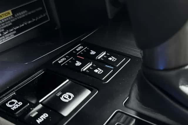Lexus RX (2019) thumbnail 35