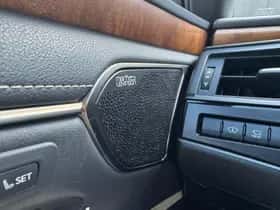 Lexus ES (2022) thumbnail 12
