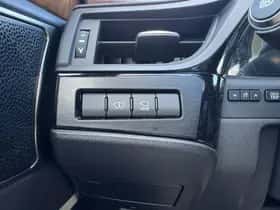 Lexus ES (2022) thumbnail 13