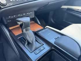 Lexus ES (2022) thumbnail 14