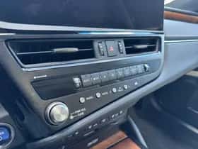 Lexus ES (2022) thumbnail 15