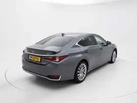 Lexus ES (2022) thumbnail 4