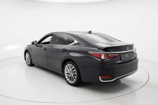 Lexus ES (2023) thumbnail 2
