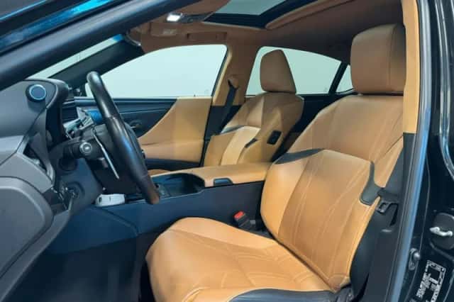 Lexus ES (2023) thumbnail 4