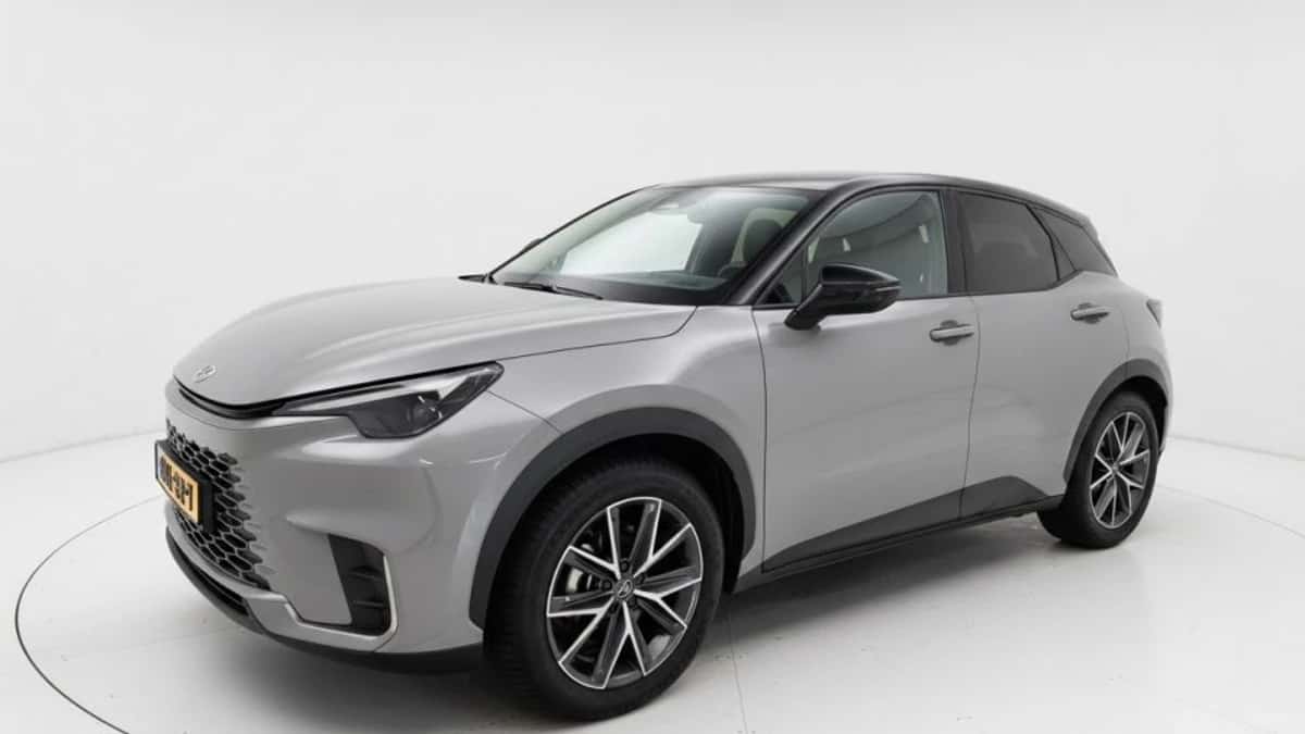 Lexus LBX (2024) — foto 1