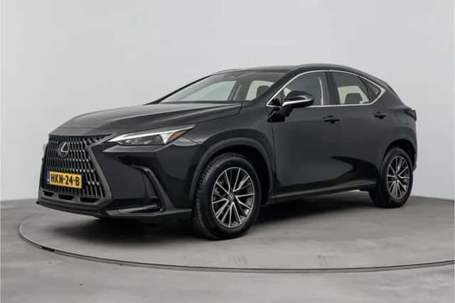 Lexus NX (2023) thumbnail 1