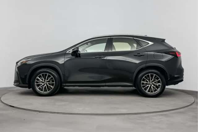 Lexus NX (2023) thumbnail 3