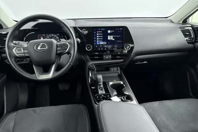Lexus NX (2023) thumbnail 5